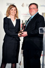 L-com Accepts Stevie Award