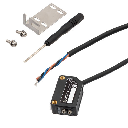 Picture of Photoelectric Sensor, Square PBT housing, L.on/D.on selectable, PNP NO, retro-reflection, Sensing distance 200cm, 2m 3-wire cable